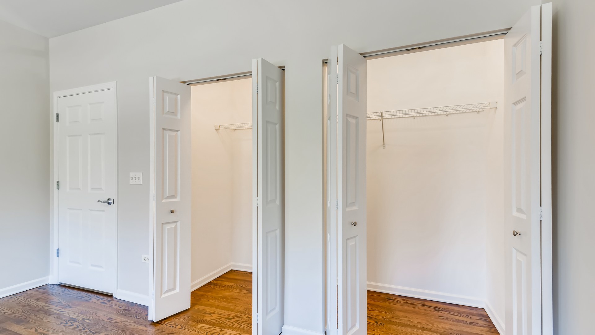 757 West 14th Place, Unit 2B Chicago, IL 60607 - Photo 21 of 32 a view of walk in closet