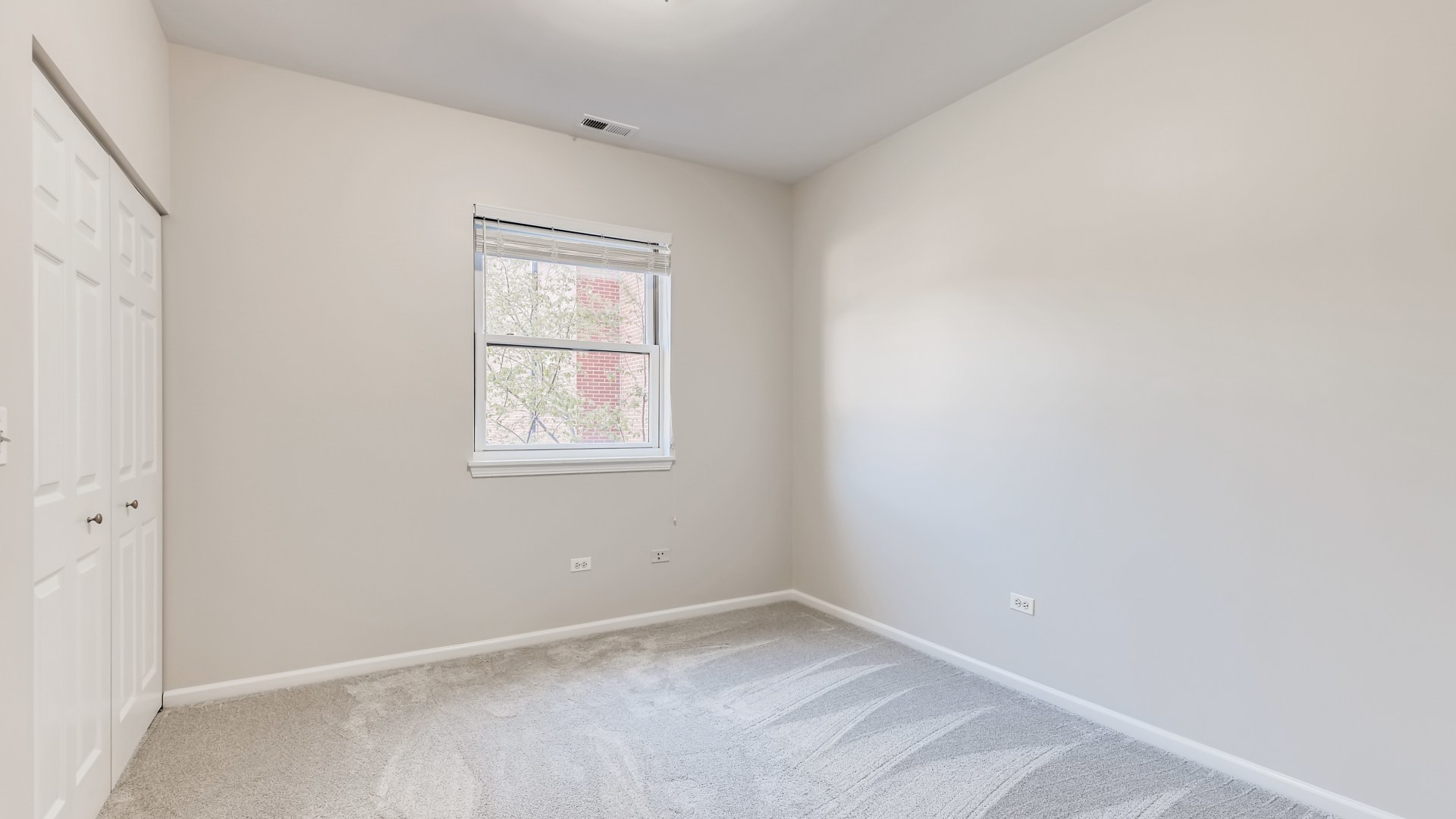 757 West 14th Place, Unit 2B Chicago, IL 60607 - Photo 23 of 32 an empty room with a window