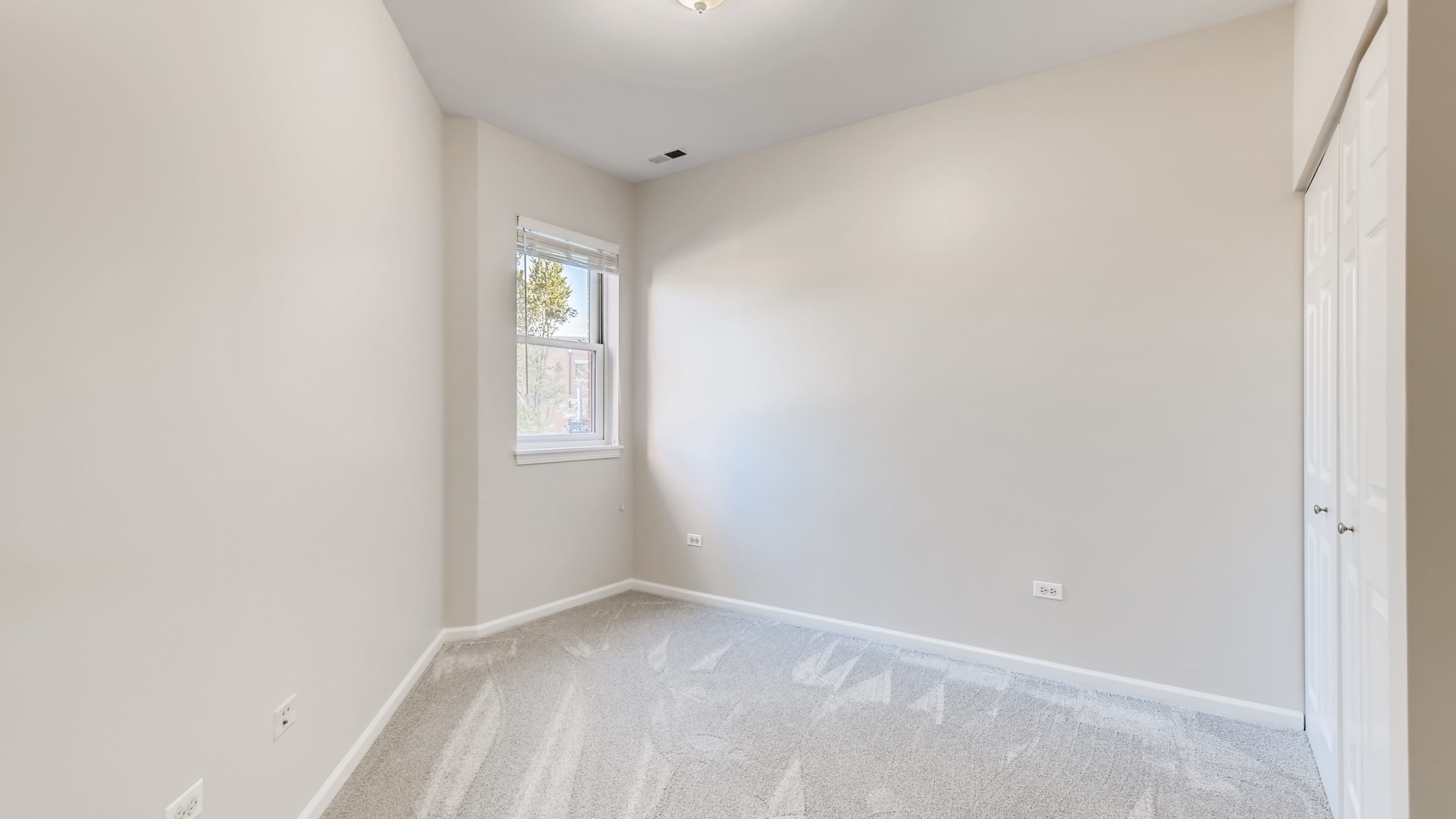 757 West 14th Place, Unit 2B Chicago, IL 60607 - Photo 26 of 32 a view of an empty room and window