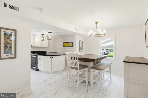 $1,100,000 | 2006 Poplar Ridge Road, Pasadena, MD 21122