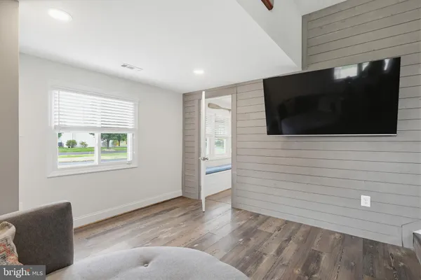 $1,100,000 | 2006 Poplar Ridge Road, Pasadena, MD 21122