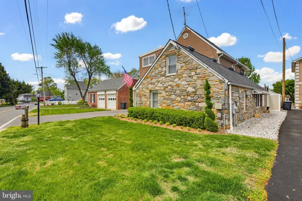 $1,100,000 | 2006 Poplar Ridge Road, Pasadena, MD 21122