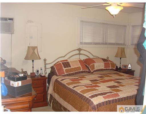 22 Baxter Road Edison, NJ 08817 - Photo 8 of 17 a bedroom with a bed and lamp
