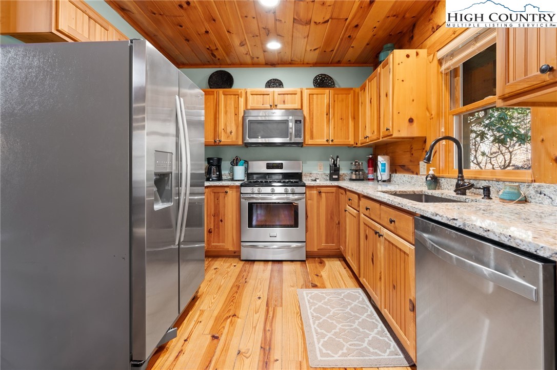 135 Jake Trail Vilas, NC 28692 - Photo 13 of 40