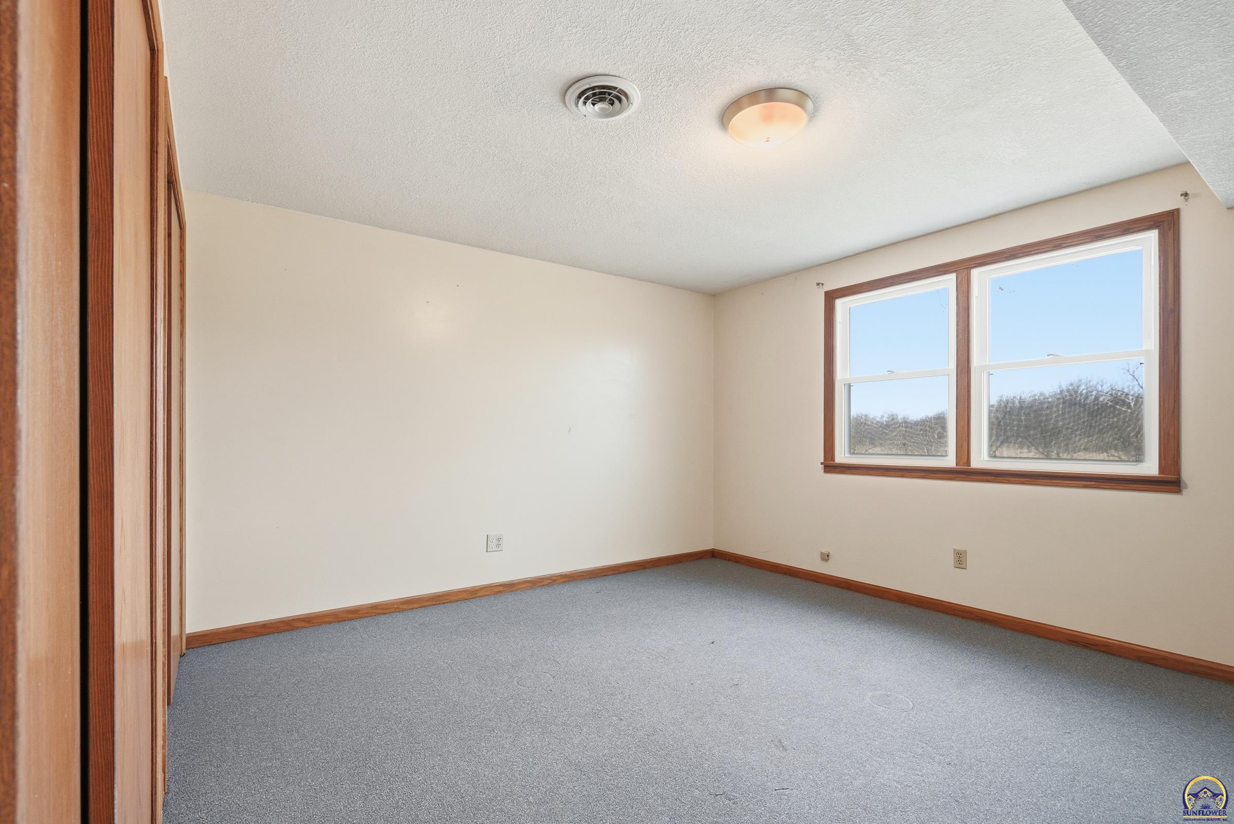 2879 27th Street Topeka, KS 66617 - Photo 16 of 25