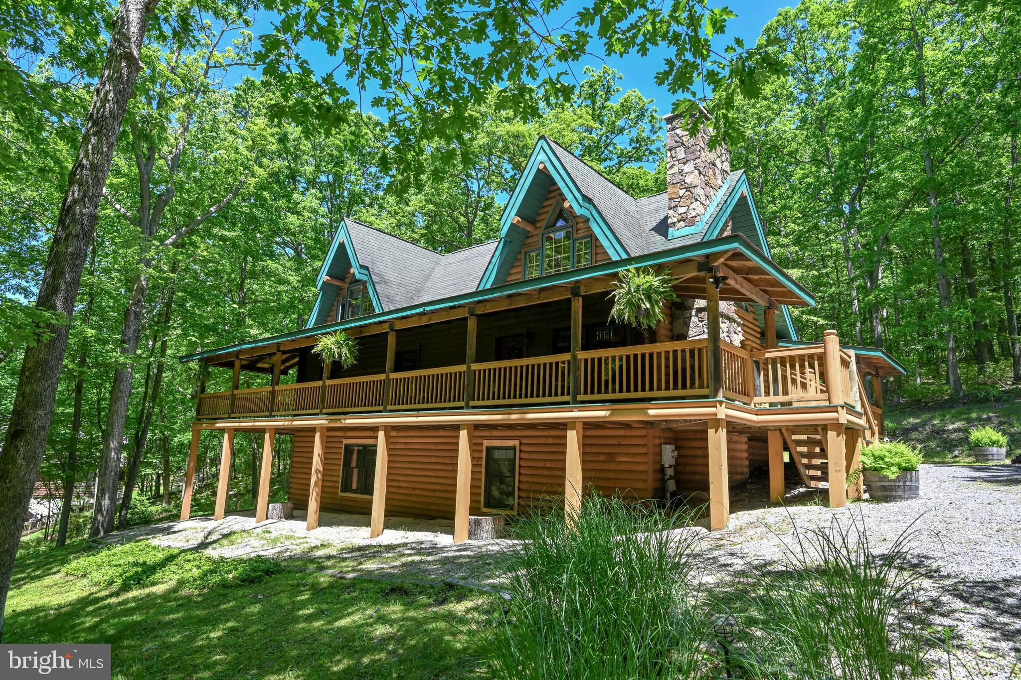 Tranquil Mountain Log Home, 1/2 mile to the lake.