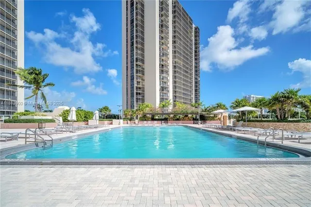 $5,000 | 20335 West Country Club Drive, Unit 2005, Aventura, FL 33180