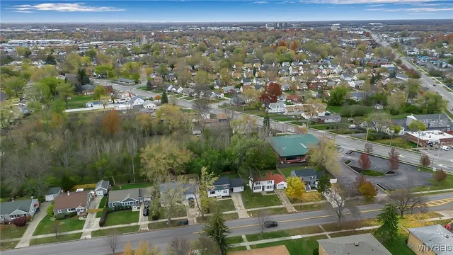 $299,900 | 414 Longmeadow Road, Amherst, NY 14226