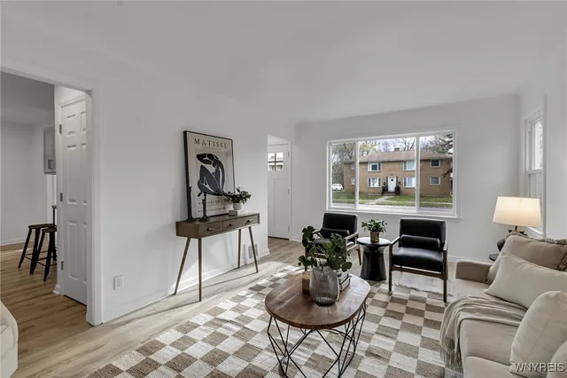 $299,900 | 414 Longmeadow Road, Amherst, NY 14226