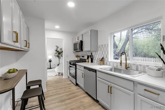 $299,900 | 414 Longmeadow Road, Amherst, NY 14226