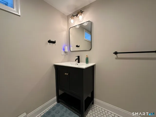 $1,850 | 2 Hurd Street, Shelton, CT 06484