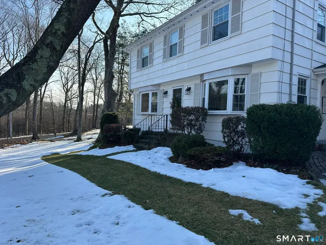 $1,850 | 2 Hurd Street, Shelton, CT 06484