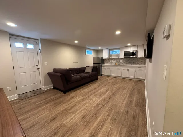 $1,850 | 2 Hurd Street, Shelton, CT 06484