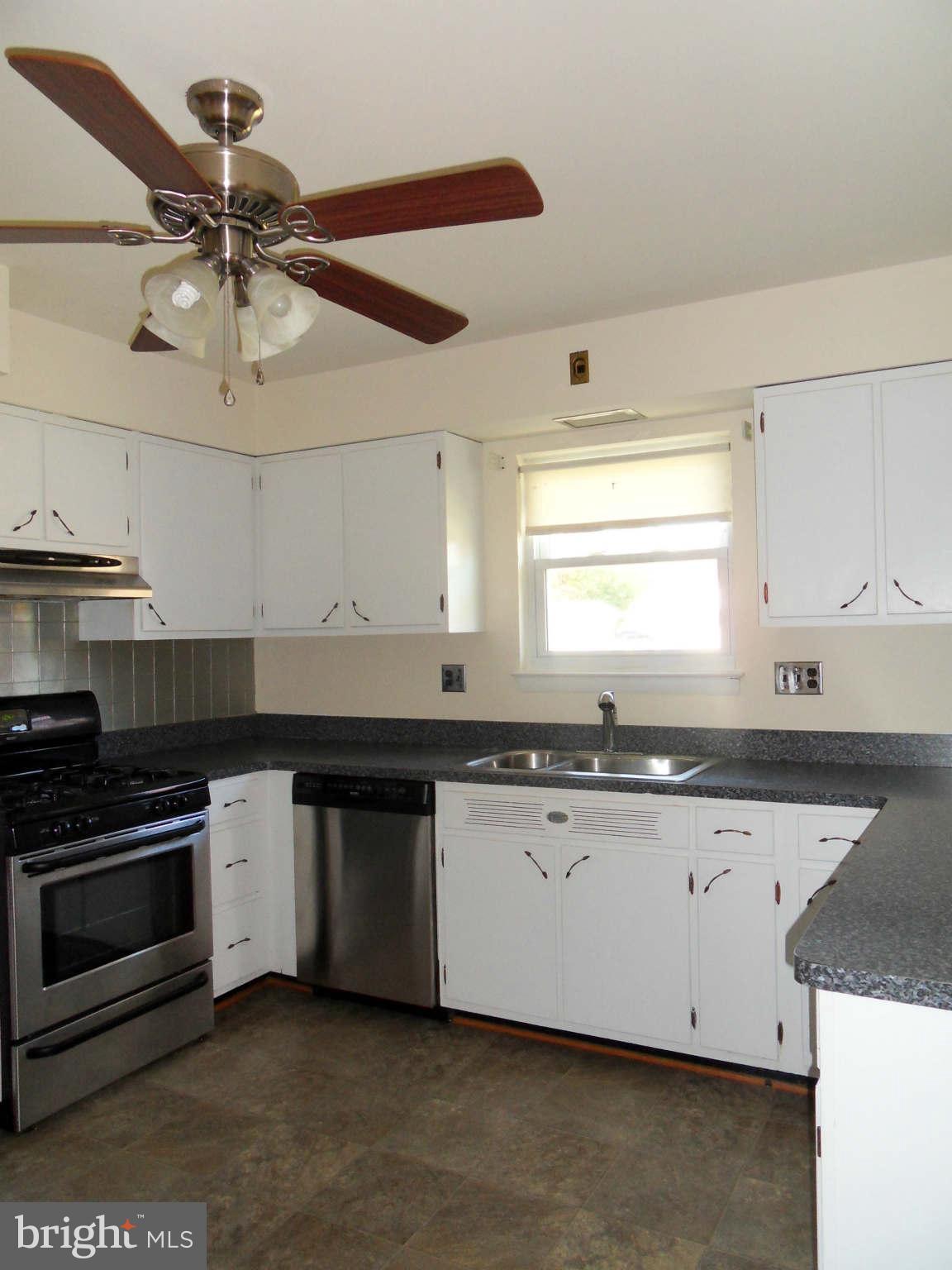 10111 Brandywine Road Clinton, MD 20735 - Photo 2 of 23 Kitchen