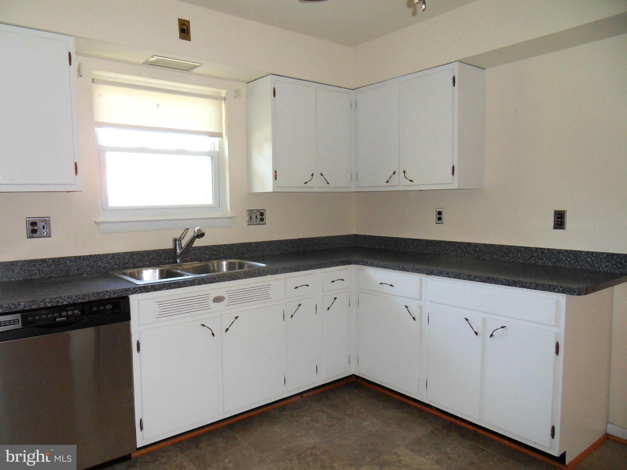 10111 Brandywine Road Clinton, MD 20735 - Photo 7 of 23 Kitchen