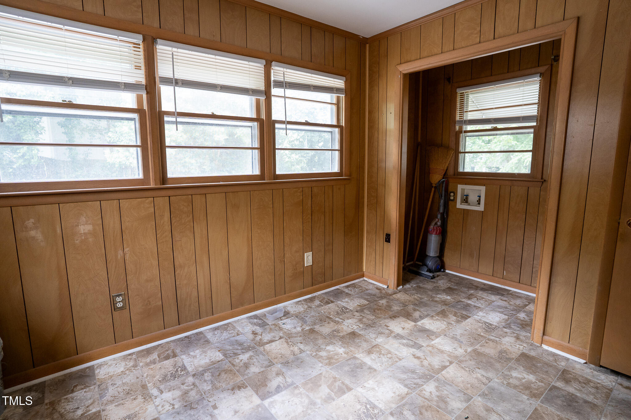 2100 Breeze Road Raleigh, NC 27608 - Photo 13 of 21 2100 Breeze Rd-08