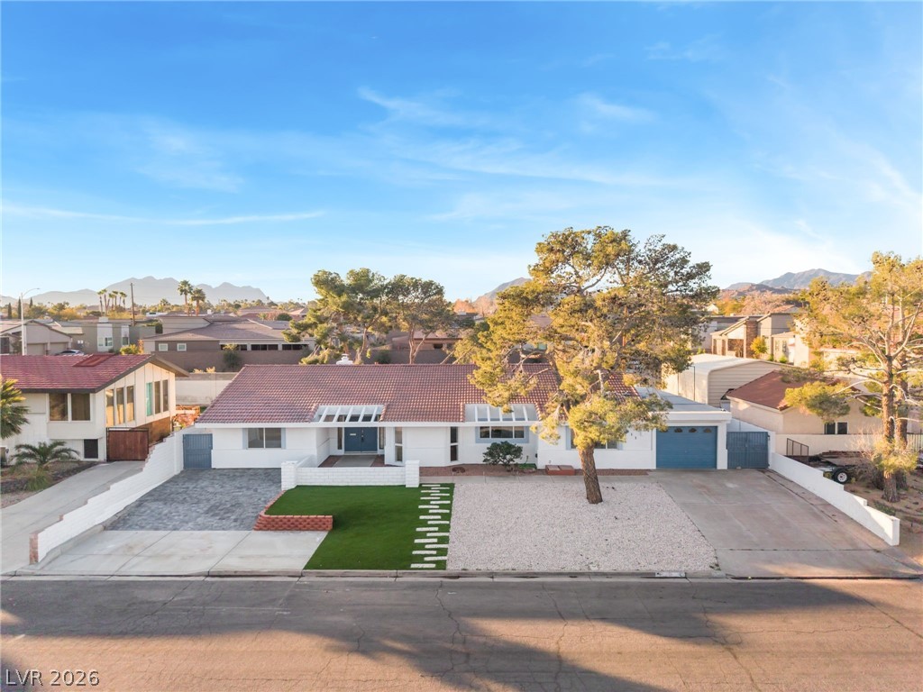 611 East Fairway Road Henderson, NV 89015 - Photo 3 of 55