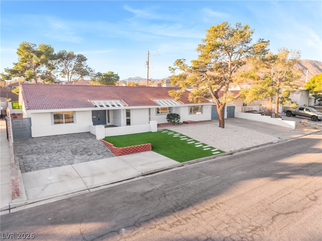 611 East Fairway Road Henderson, NV 89015 - Photo 4 of 55