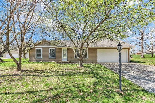 $265,000 | 1113 South Herriott Court, Mahomet, IL 61853