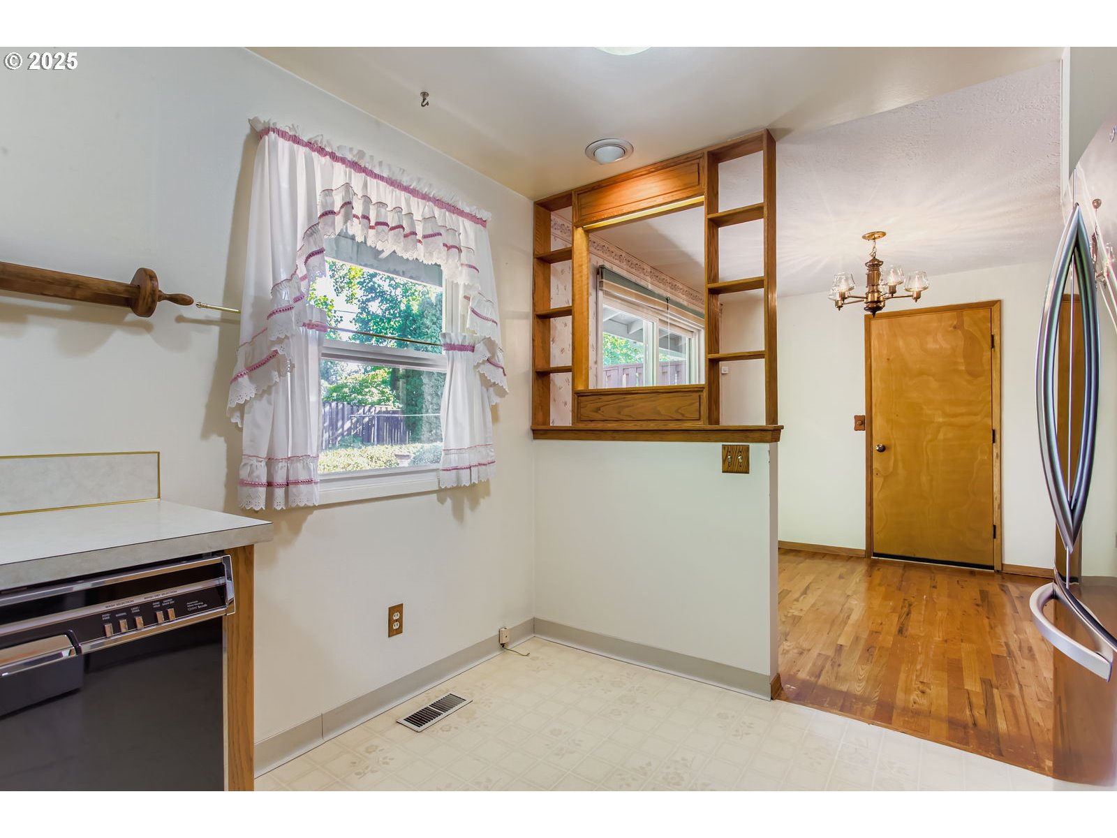 4967 Southeast Logus Road Milwaukie, OR 97222 - Photo 11 of 27 Gallery Image 11