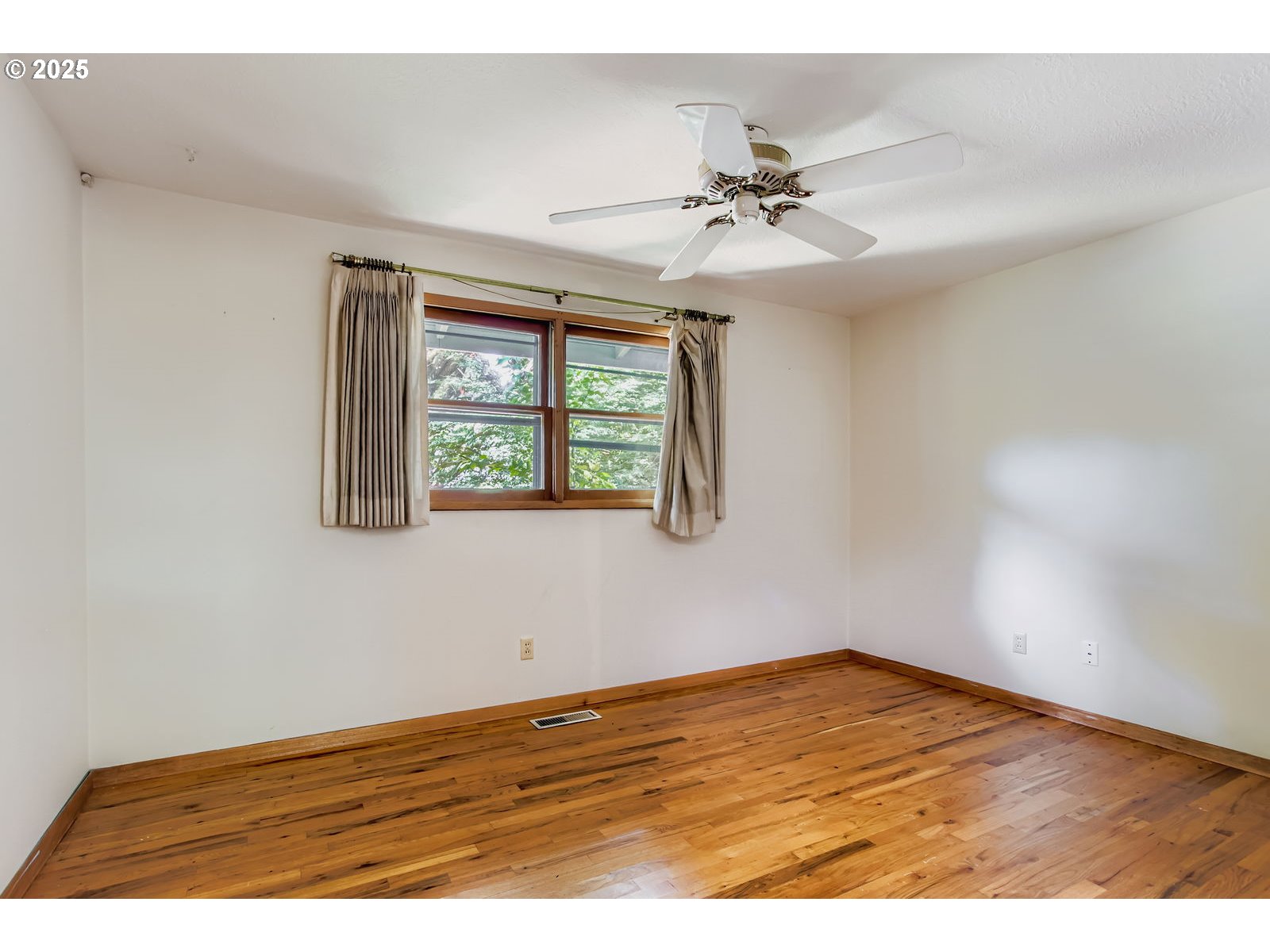 4967 Southeast Logus Road Milwaukie, OR 97222 - Photo 19 of 27 Gallery Image 19