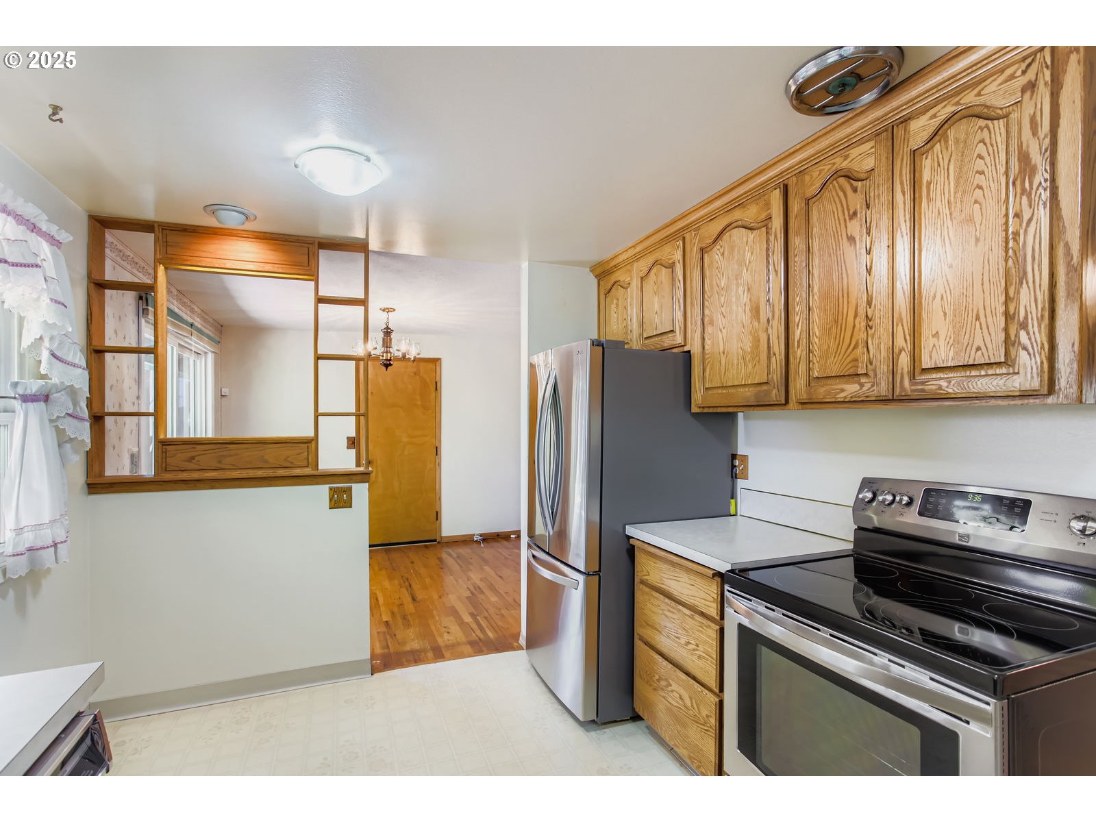 4967 Southeast Logus Road Milwaukie, OR 97222 - Photo 10 of 27 Gallery Image 10