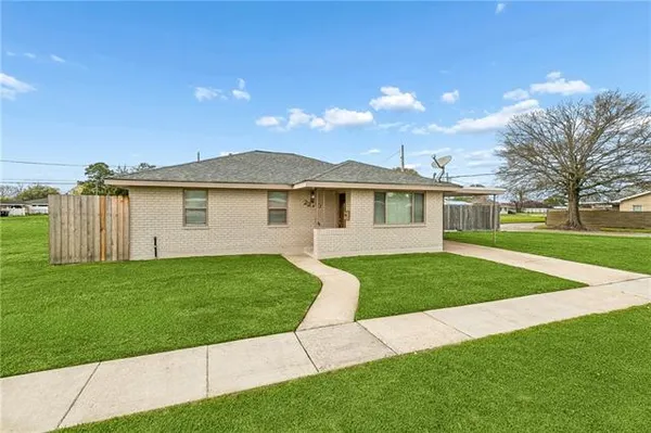 $229,000 | 2220 Ventura Drive, Chalmette, LA 70043