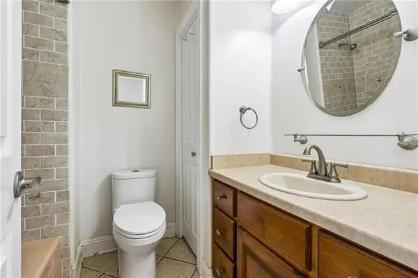 $229,000 | 2220 Ventura Drive, Chalmette, LA 70043