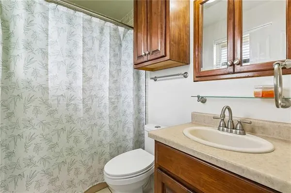 $229,000 | 2220 Ventura Drive, Chalmette, LA 70043