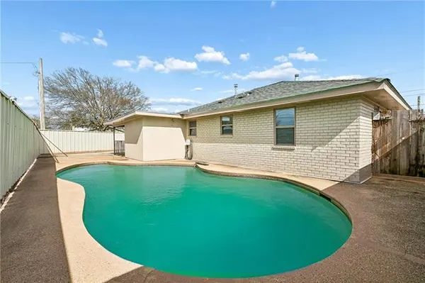 $229,000 | 2220 Ventura Drive, Chalmette, LA 70043