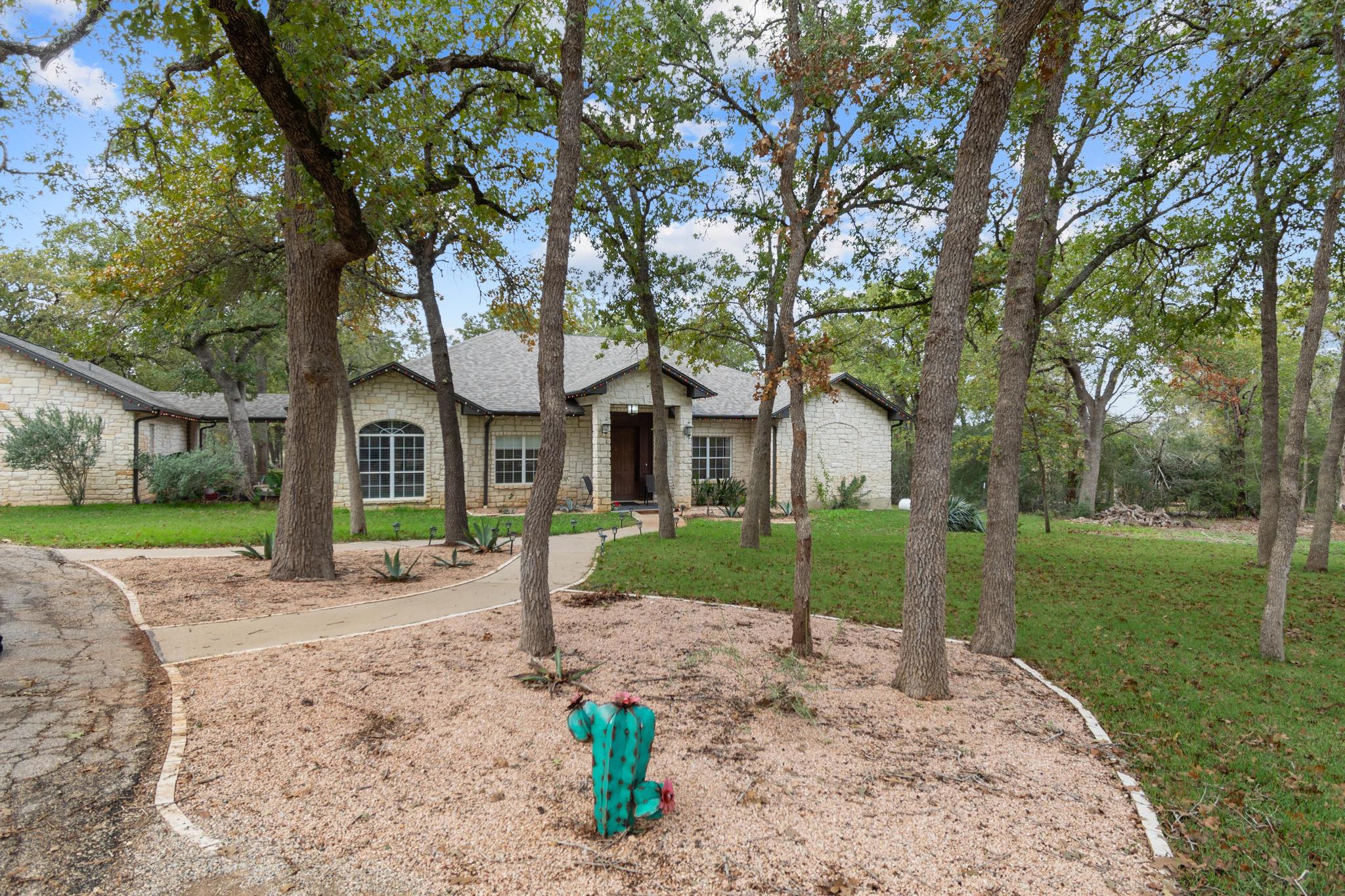 346 The Oaks Boulevard Elgin, TX 78621 - Photo 3 of 39 a front view of a house with garden