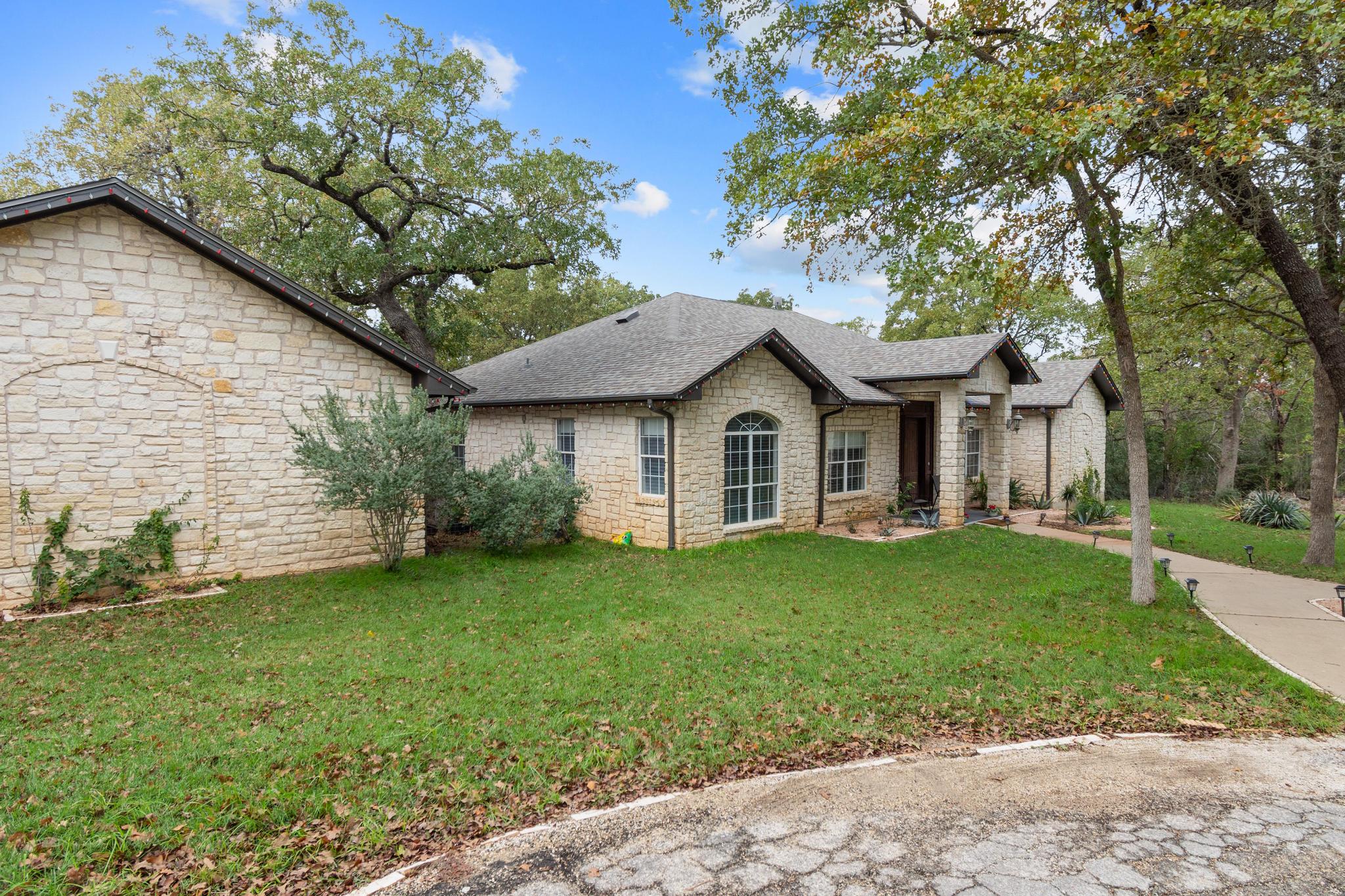 346 The Oaks Boulevard Elgin, TX 78621 - Photo 31 of 39 a front view of a house with garden