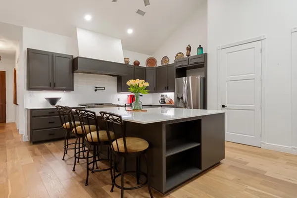 $799,000 | 346 The Oaks Boulevard, Elgin, TX 78621