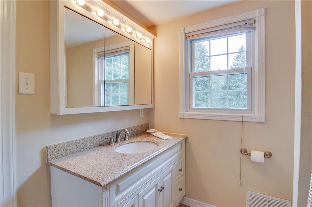 872 Field Club Road Pittsburgh, PA 15238 - Photo 14 of 25 Gallery Image 14