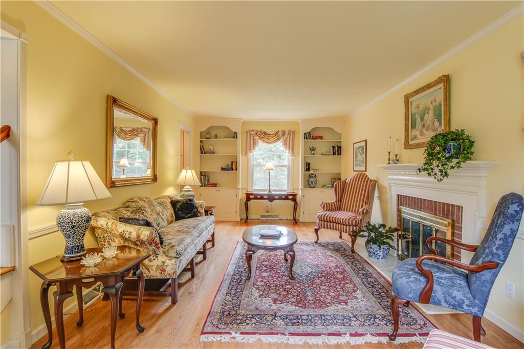 872 Field Club Road Pittsburgh, PA 15238 - Photo 4 of 25 Gallery Image 4