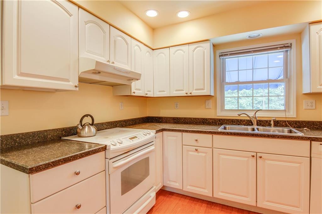 872 Field Club Road Pittsburgh, PA 15238 - Photo 5 of 25 Gallery Image 5