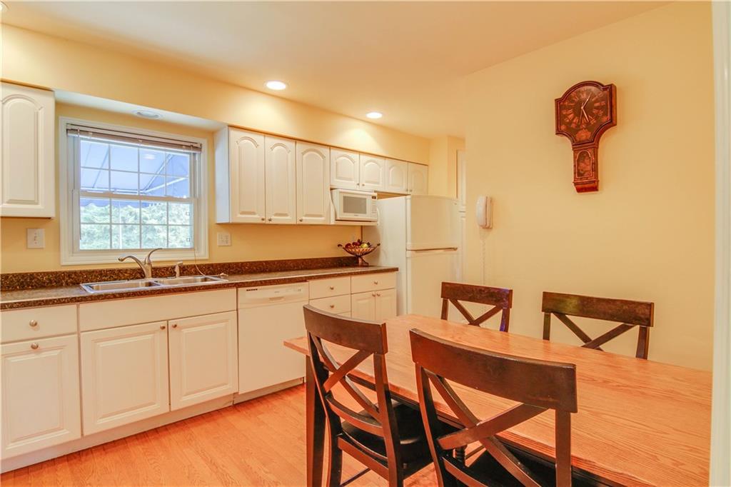 872 Field Club Road Pittsburgh, PA 15238 - Photo 6 of 25 Gallery Image 6