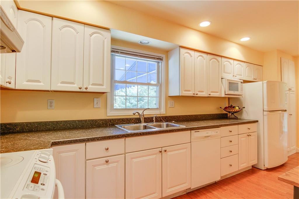 872 Field Club Road Pittsburgh, PA 15238 - Photo 7 of 25 Gallery Image 7