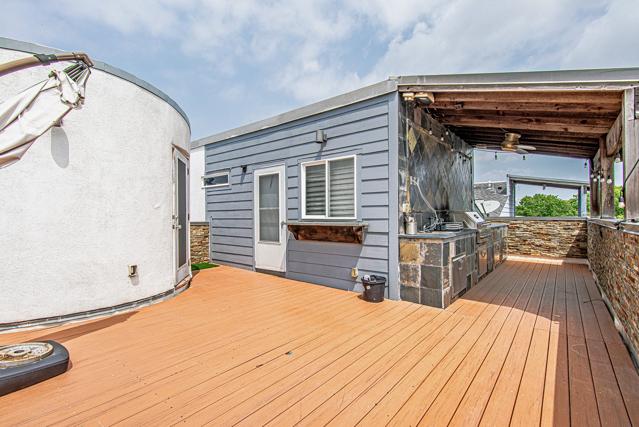 2025 Colquitt Street, Unit E Houston, TX 77098 - Photo 24 of 29 Private rooftop deck with ample space for outdoor seating and gatherings.