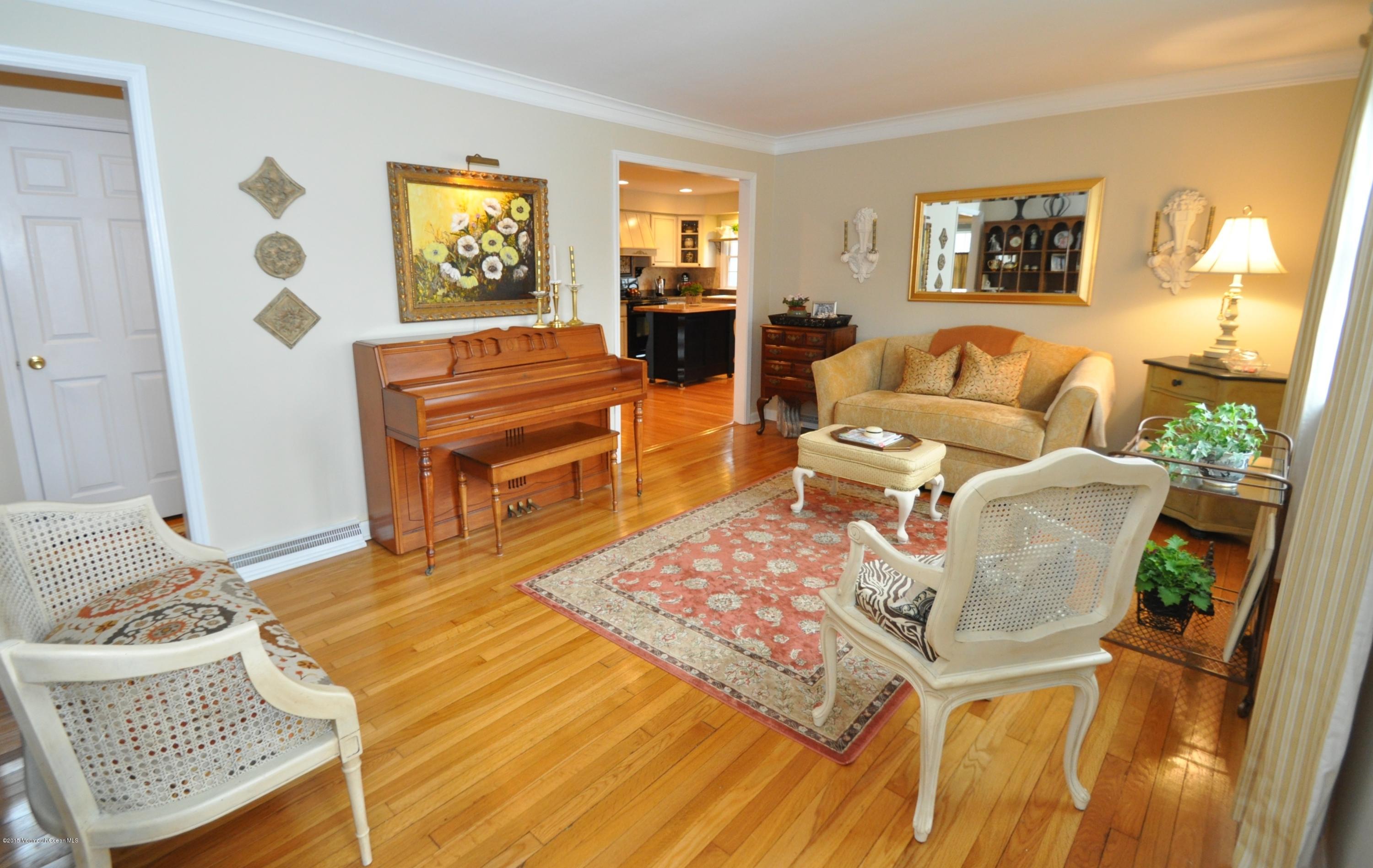 302 Sudbury Road Point Pleasant, NJ 08742 - Photo 3 of 18 Living Room