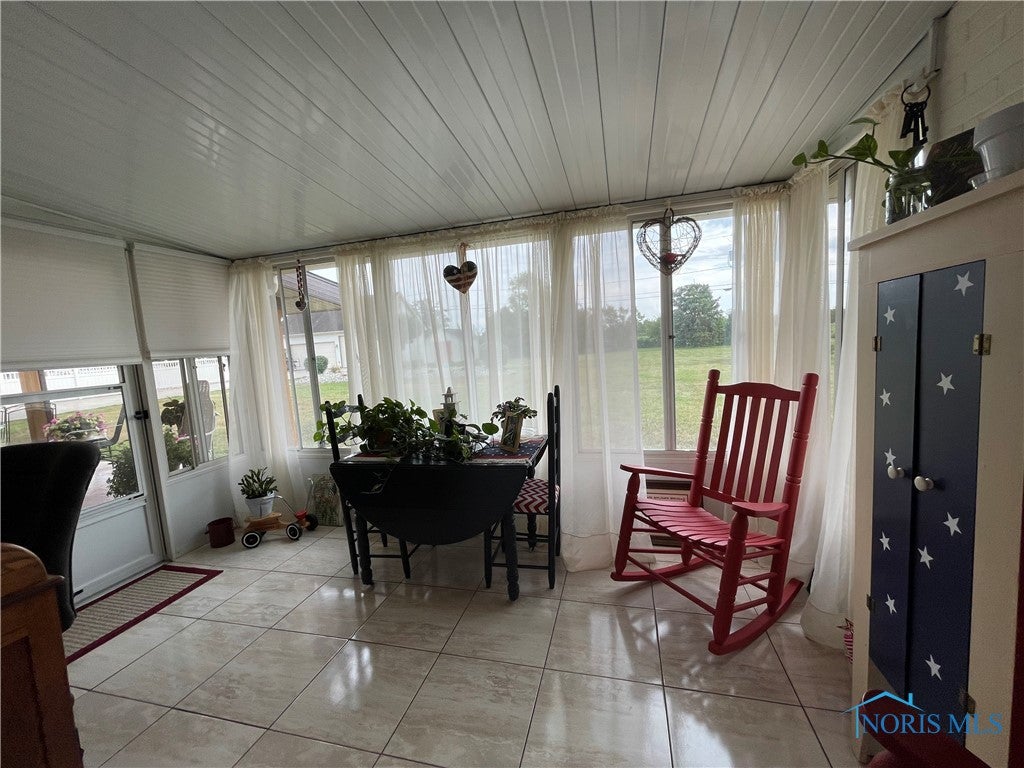 24210 James Ridge Road Millbury, OH 43447 - Photo 29 of 36 Screened porch