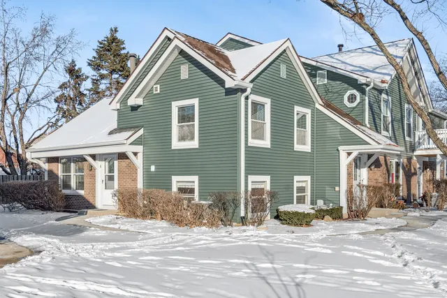 $305,000 | 2764 Weeping Willow Drive, Unit A, Lisle, IL 60532