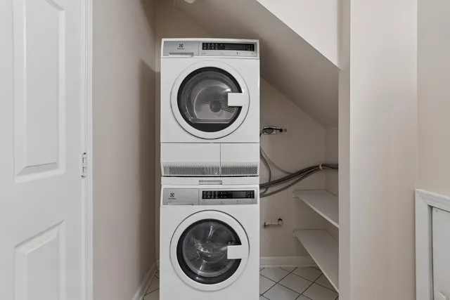 $305,000 | 2764 Weeping Willow Drive, Unit A, Lisle, IL 60532