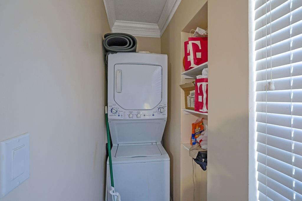 6980 Roswell Road, Unit B11 Atlanta, GA 30328 - Photo 11 of 14 a utility room with dryer and washer