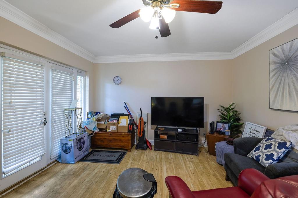 6980 Roswell Road, Unit B11 Atlanta, GA 30328 - Photo 8 of 14 a living room with furniture and a flat screen tv