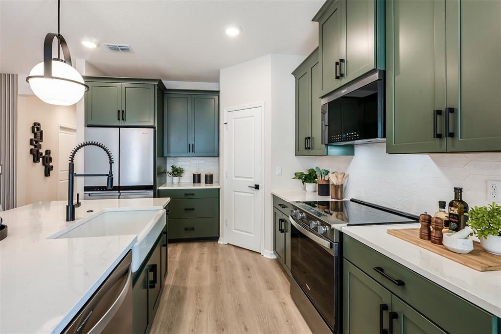 671 Clark Street Oviedo, FL 32765 - Photo 3 of 17