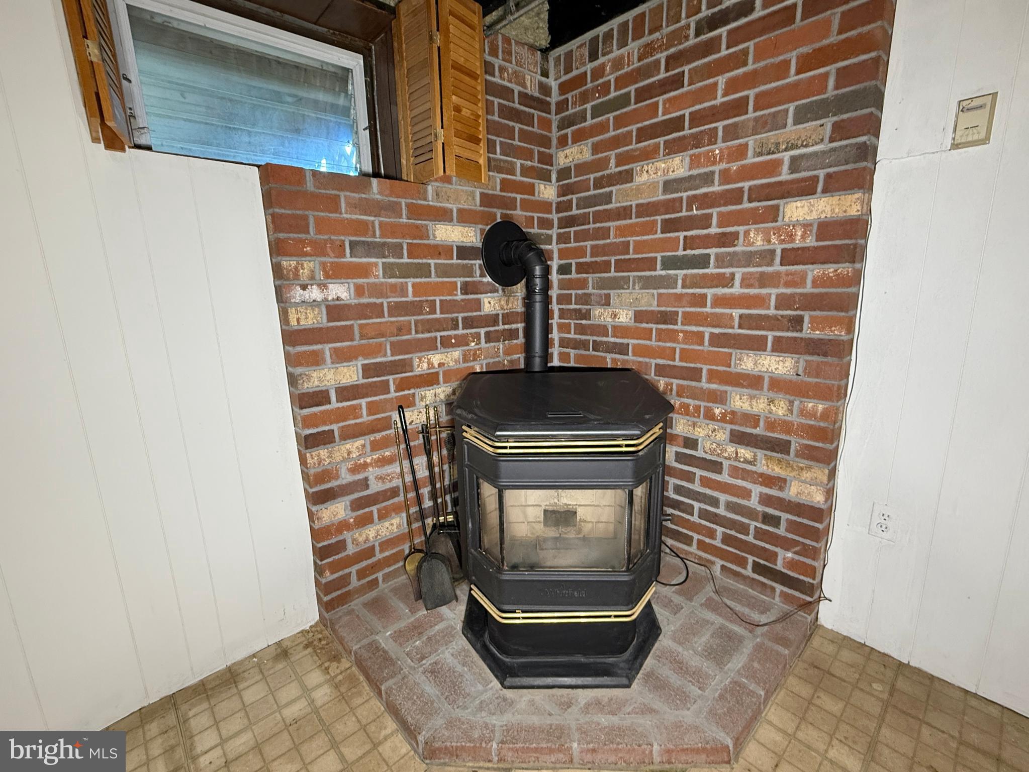2002 Old Frederick Road Baltimore, MD 21228 - Photo 27 of 36 a bathroom with a sink and a stove