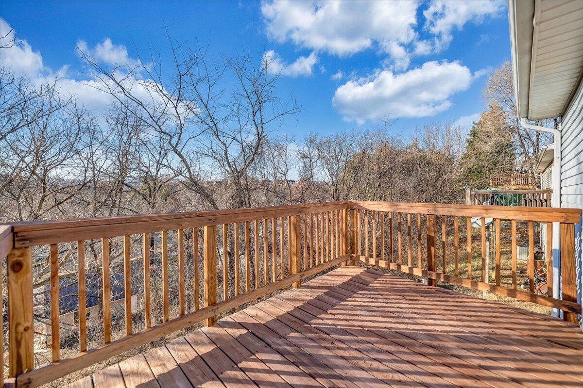 4902 Old Mountain Road Northeast Roanoke, VA 24019 - Photo 21 of 42 a balcony with wooden floor and fence