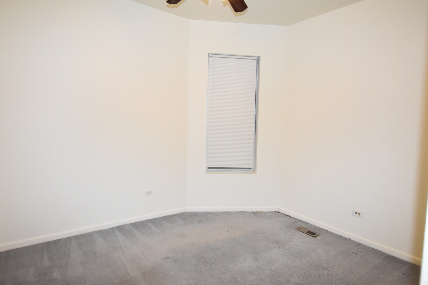 4056 West Jackson Boulevard, Unit 2 Chicago, IL 60624 - Photo 7 of 14 an empty room with a window