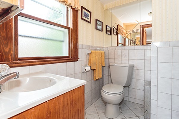 77 Leicester Road Belmont, MA 02478 - Photo 10 of 13